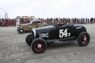 Illustration for article titled This is the coolest drag race event in America